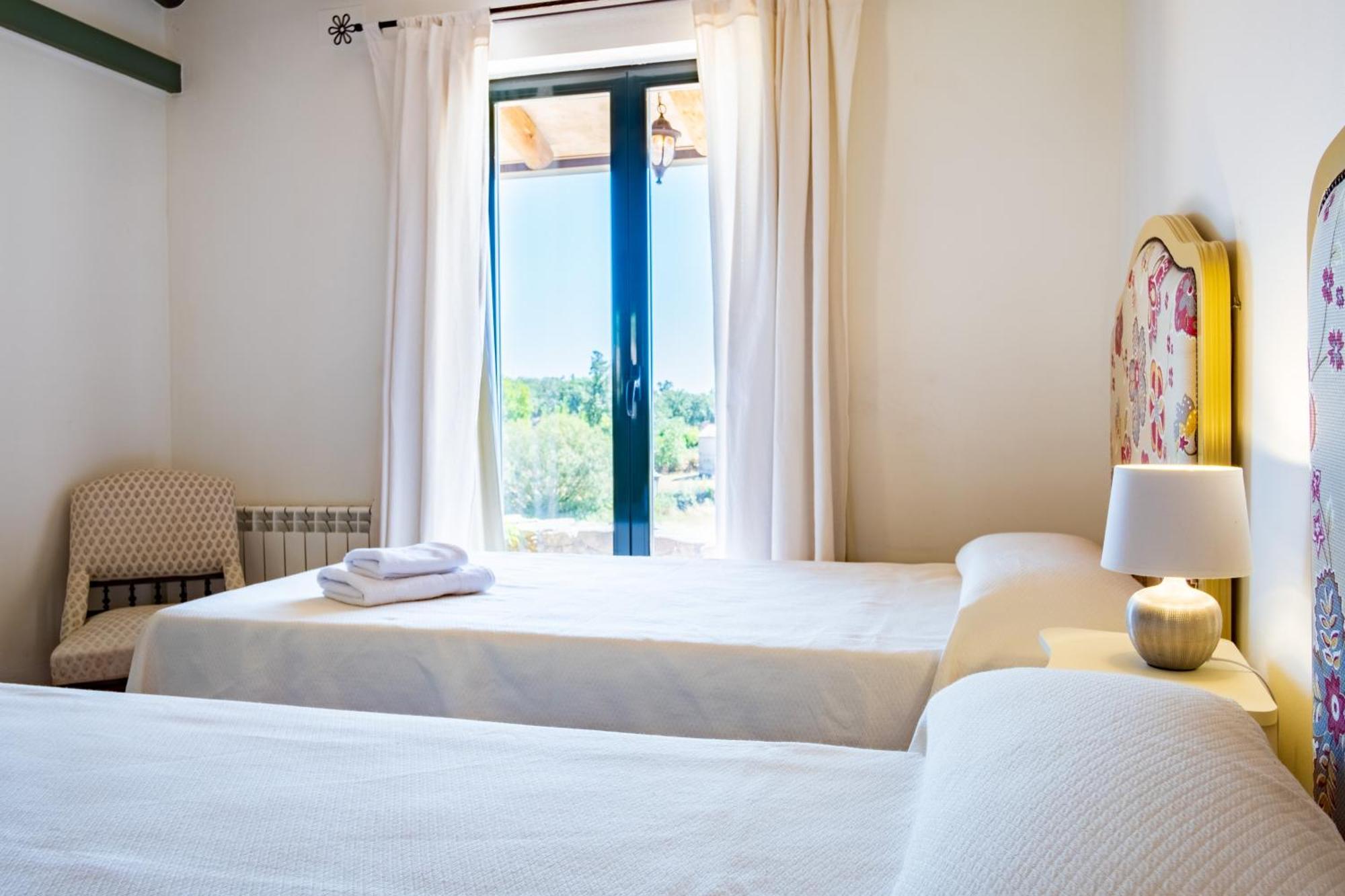 Amaltea Pension Candeleda Buitenkant foto